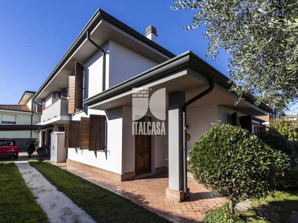 Villa a Curtatone in Via Bruno Colombo - Foto 4