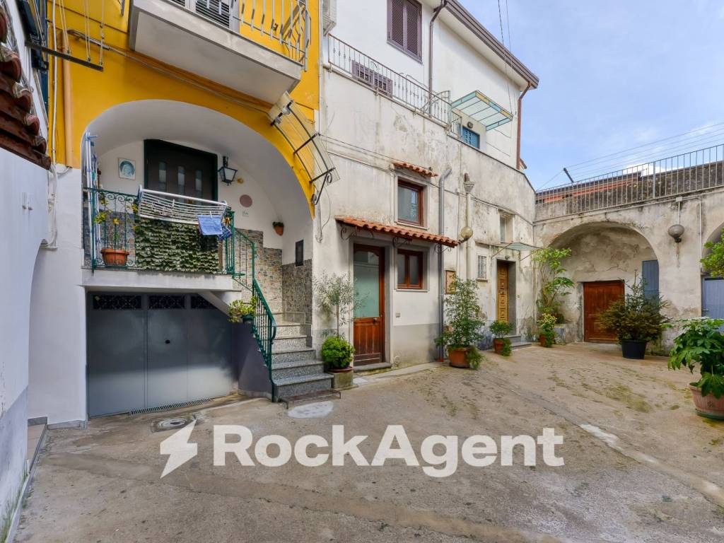 Casa indipendente a Cava de' tirreni in Via Salvatore Coda, 35 - Foto 2