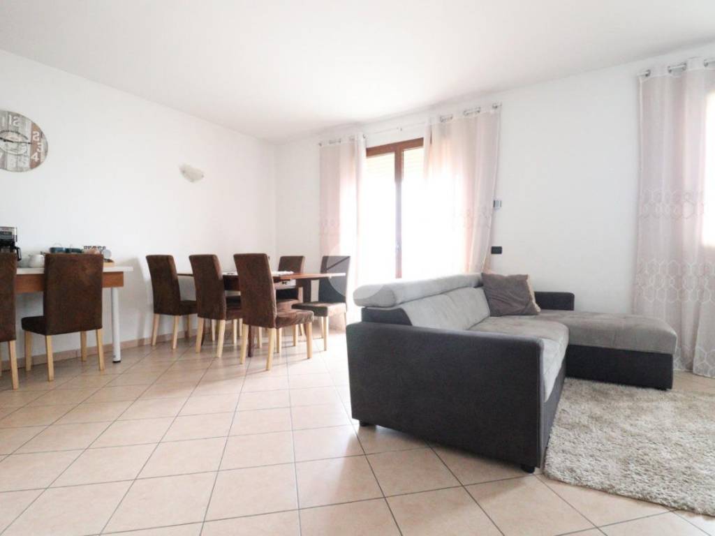 Appartamento a Mantova in VIALE MARCHE, 11 - Foto 2