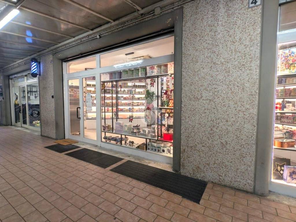 Appartamento a Guidonia montecelio in Locale commerciale Viale Valle Dell'Aniene, 4 - Foto 3