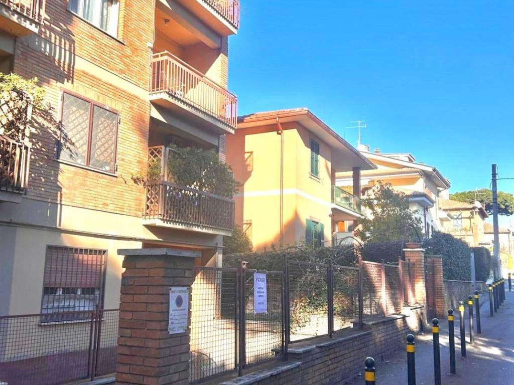 Box / garage a Grottaferrata in Piazza Guglielmo Marconi - Foto 5