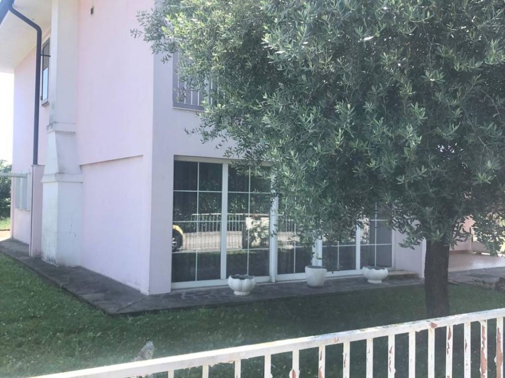 Villa a Castelfranco veneto in Via Forche - Foto 2