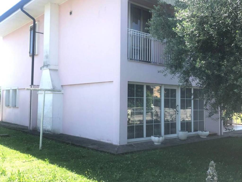 Villa a Castelfranco veneto in Via Forche - Foto 3