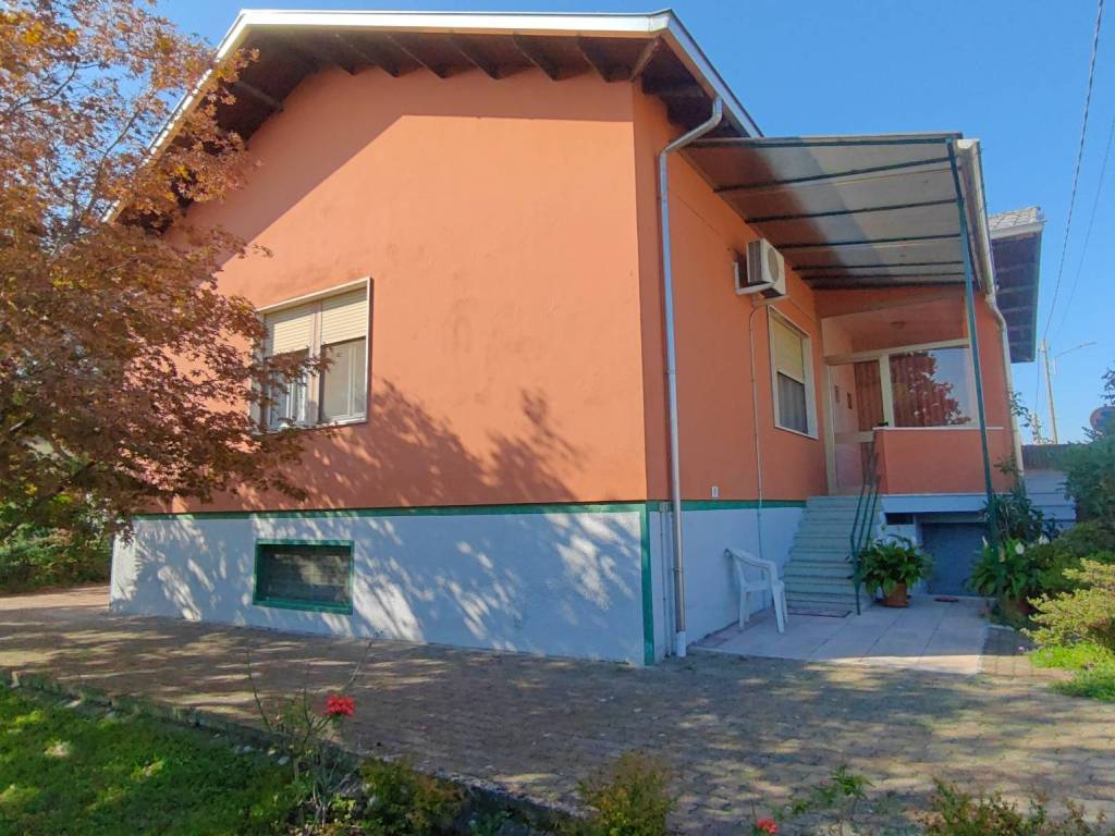 Villa a Cassolnovo in Via Carlo Alberto - Foto 3