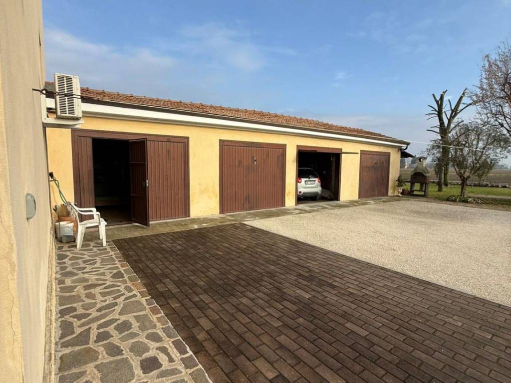Villa a Cavezzo in Via Camillo Benso di Cavour, 169 - Foto 4