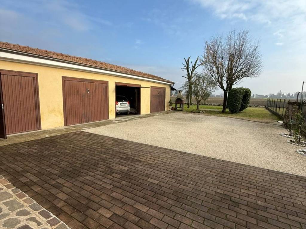 Villa a Cavezzo in Via Camillo Benso di Cavour, 169 - Foto 5