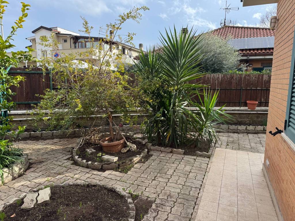 Villa a Tivoli in Via Evaristo Petrocchi, 75 - Foto 2