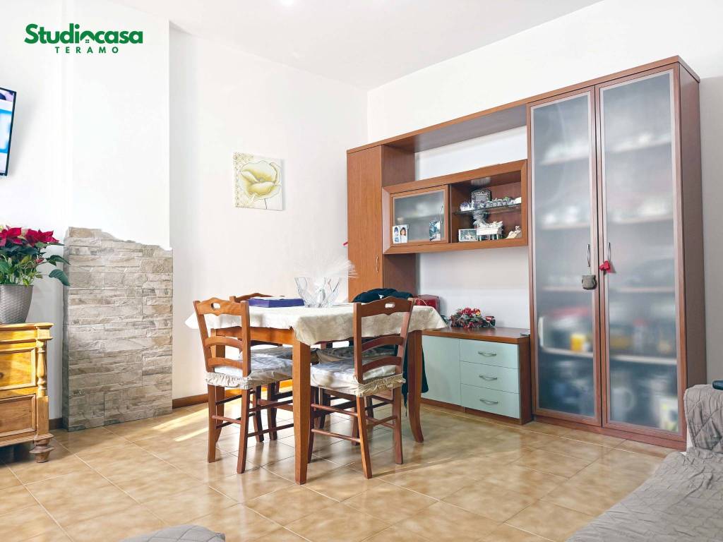 Appartamento a Teramo in Viale Giovanni Bovio, 187 - Foto 2