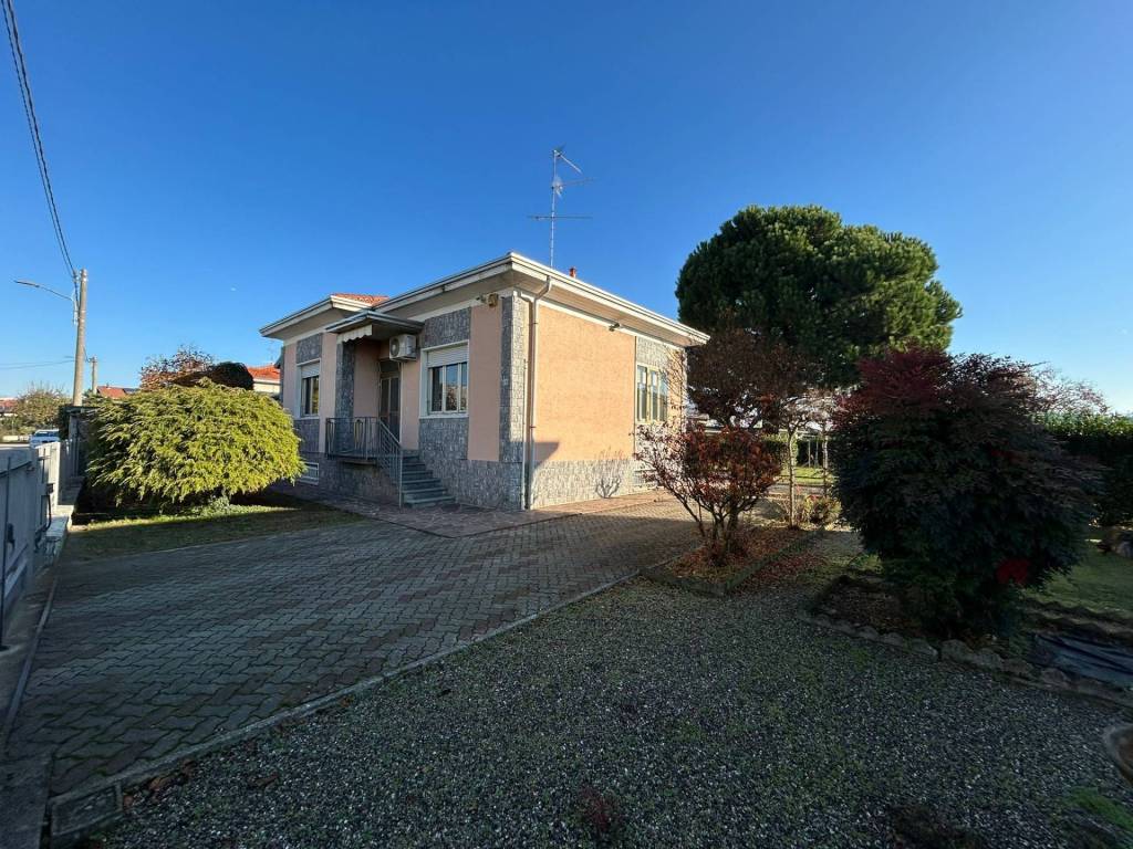 Villa a Fagnano olona in VIA VIRGILIO, 25 - Foto 3