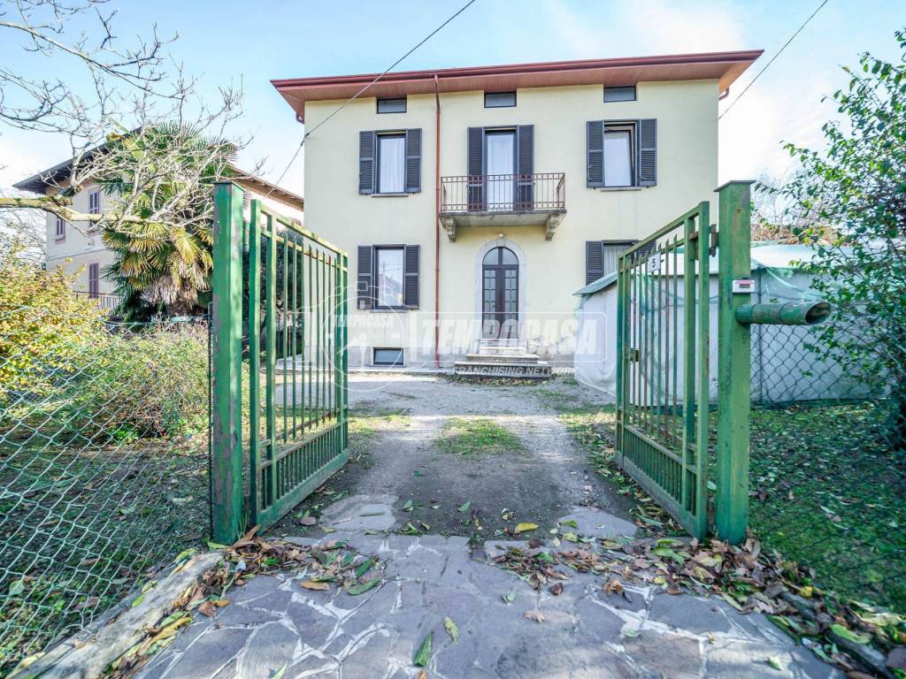 Villa a Azzate in Via Giuseppe Garibaldi 5 - Foto 2