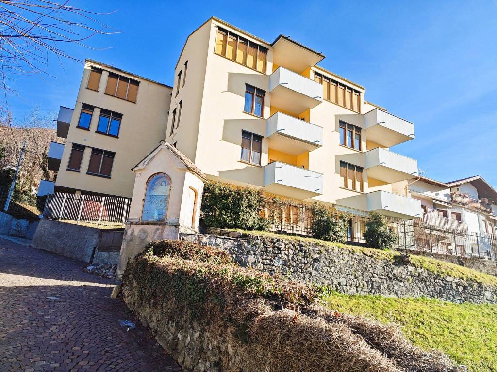 Appartamento a Centro valle intelvi in Via Santa Libertà, 4 - Foto 2