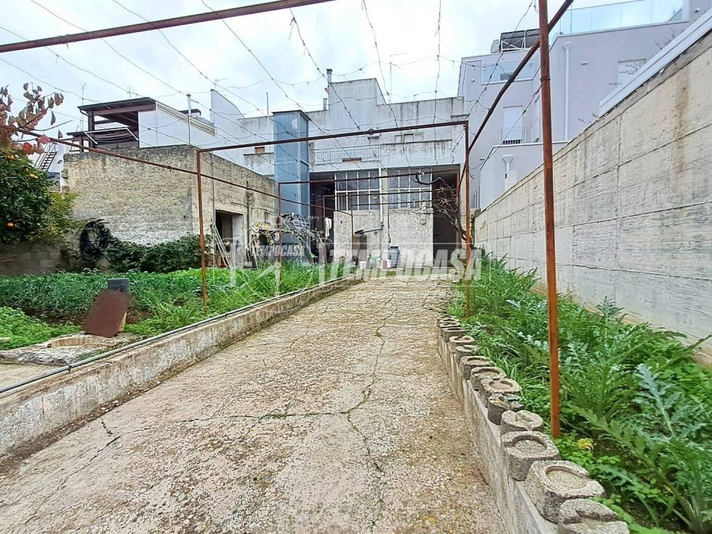 Casa indipendente a Adelfia in Via Rutigliano 54/54/A-54/B - Foto 5