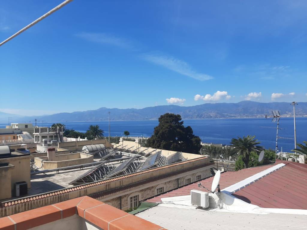 Attico / mansarda a Reggio calabria in Via Camillo Benso di Cavour - Foto 3