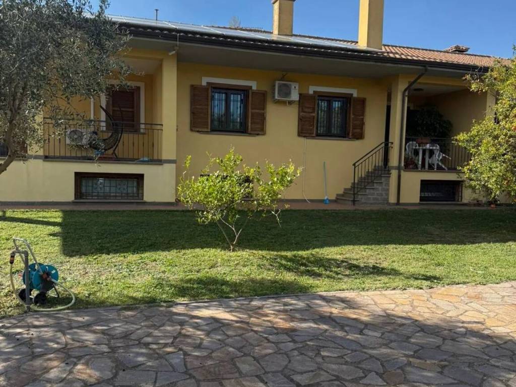 Villa a Viterbo in Strada Ciavalletta - Foto 2