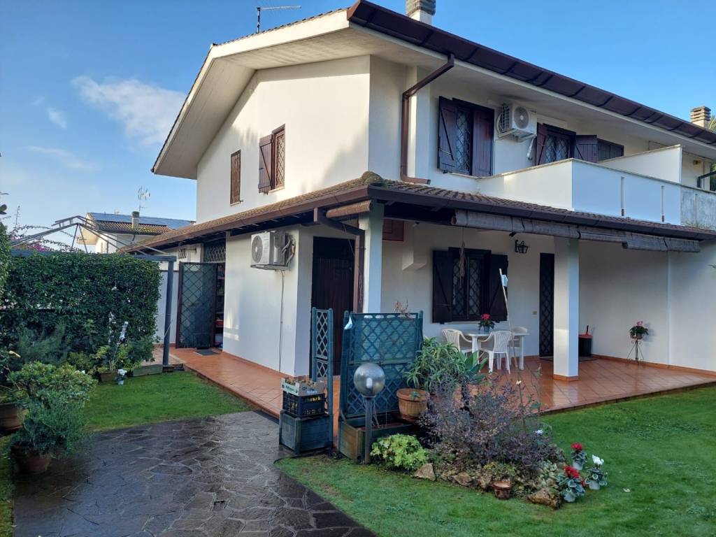 Villa a Sabaudia in Via degli Anemoni - Foto 3