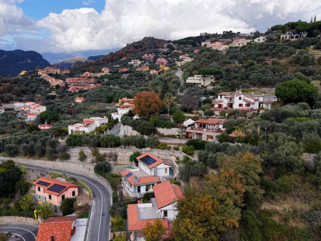 Villa a Finale ligure in Via Amerigo Vespucci - Foto 2
