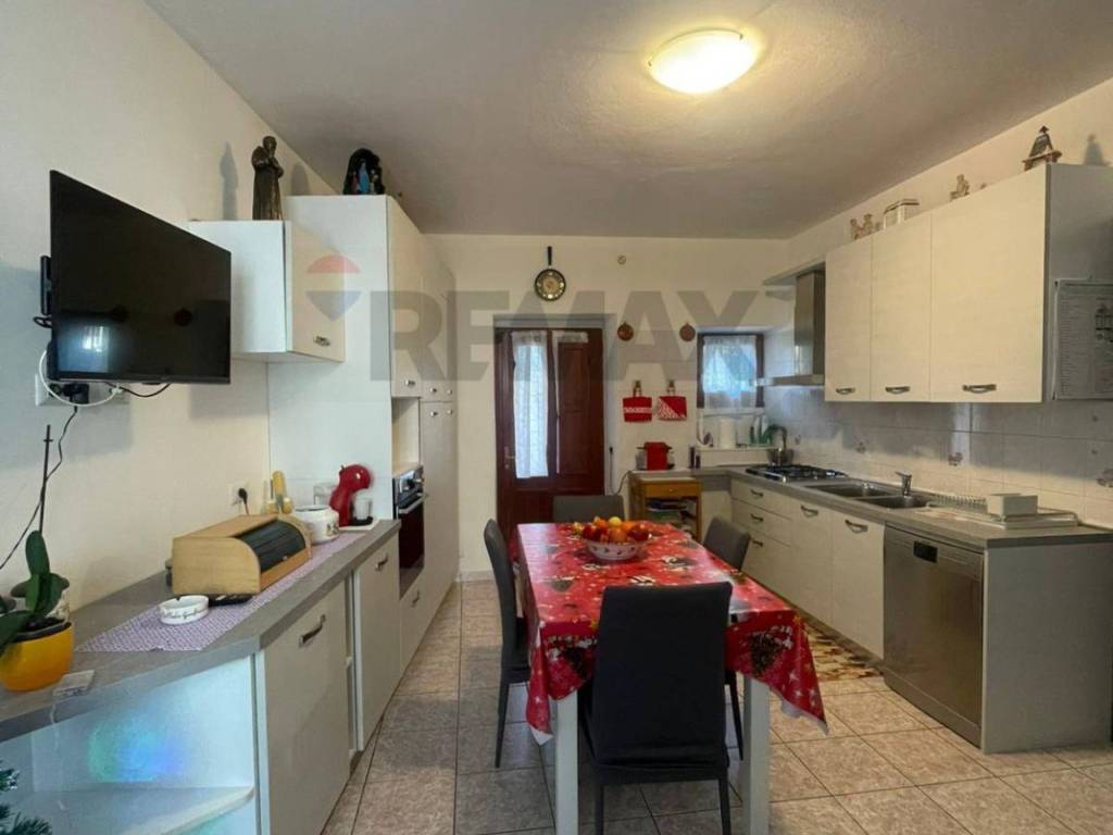 Appartamento a Luino in via Asmara, 62 - Foto 2