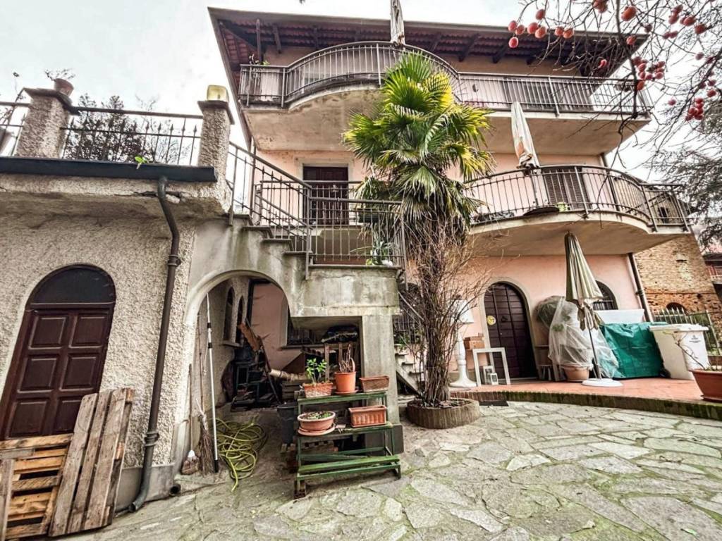 Villa a Castellinaldo d'alba in Via Dante Alighieri - Foto 2