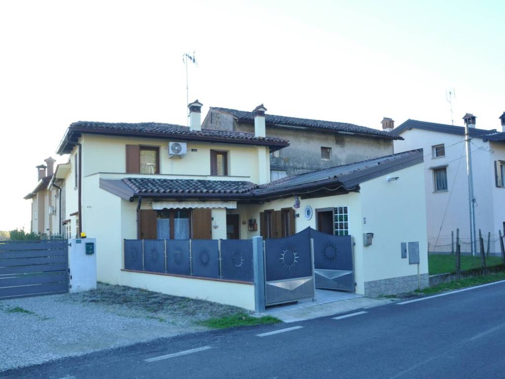 Villa a Cormons in Via San Giovanni, 52 - Foto 3