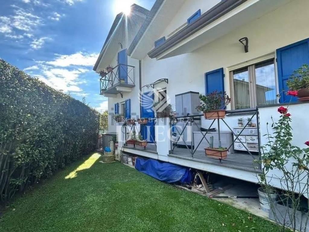 Villa a Massarosa in V. Sarzanese Nord, - Foto 2