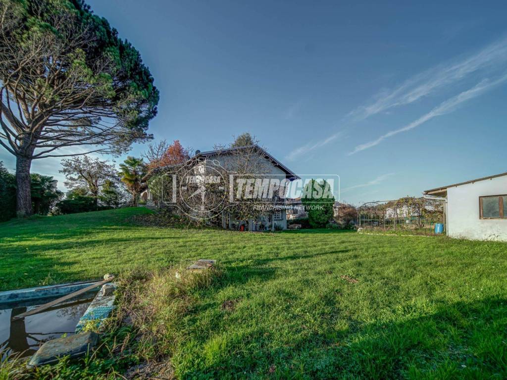 Villa a Borgomanero in Via Monsignore Cavigioli - Foto 2