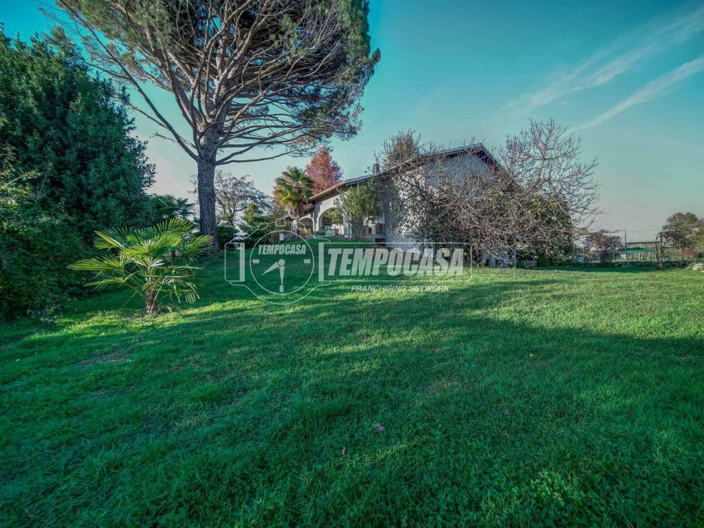 Villa a Borgomanero in Via Monsignore Cavigioli - Foto 3