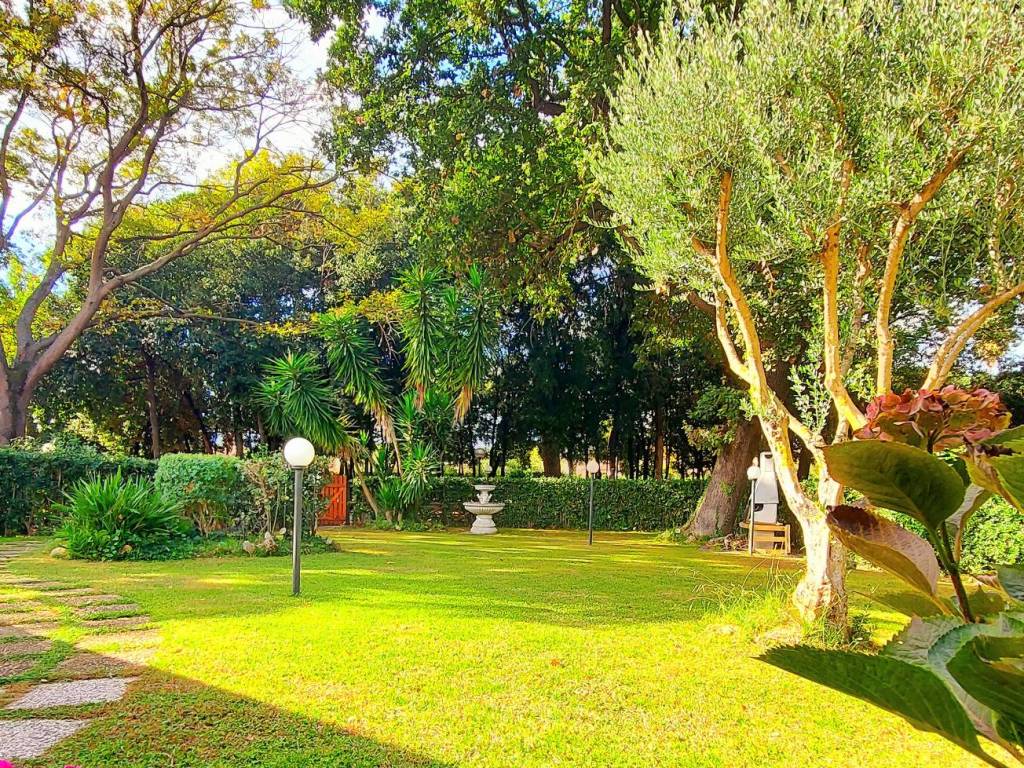 Villa a Ladispoli in Via Diana, 11 - Foto 2