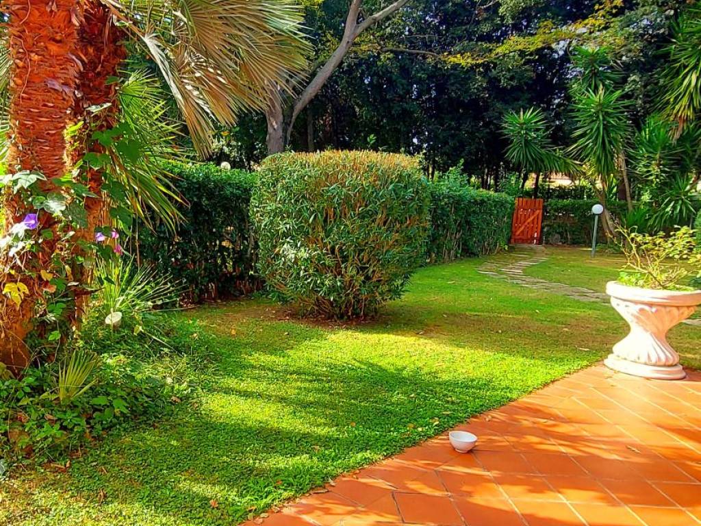 Villa a Ladispoli in Via Diana, 11 - Foto 4