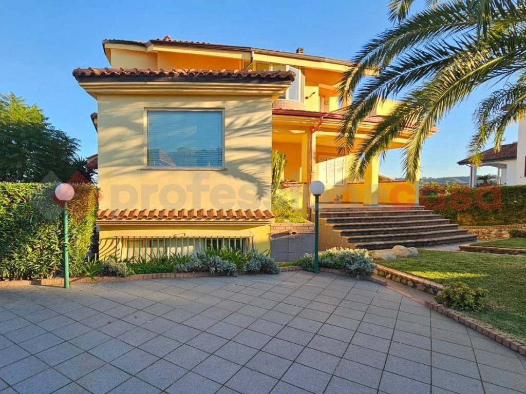 Villa a Montepaone in via Giuseppe di Vittorio, 7 - Foto 2