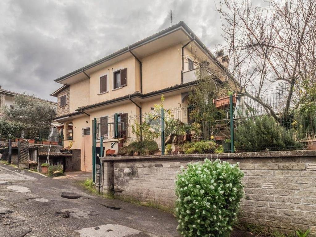 Villa a Oriolo romano in Via delle Vigne, 21 - Foto 2