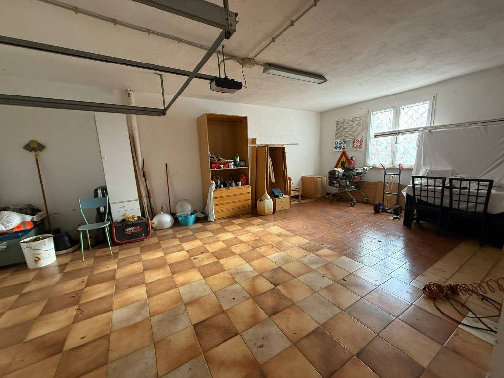 Box / garage a Aprilia in Via Tione - Foto 4