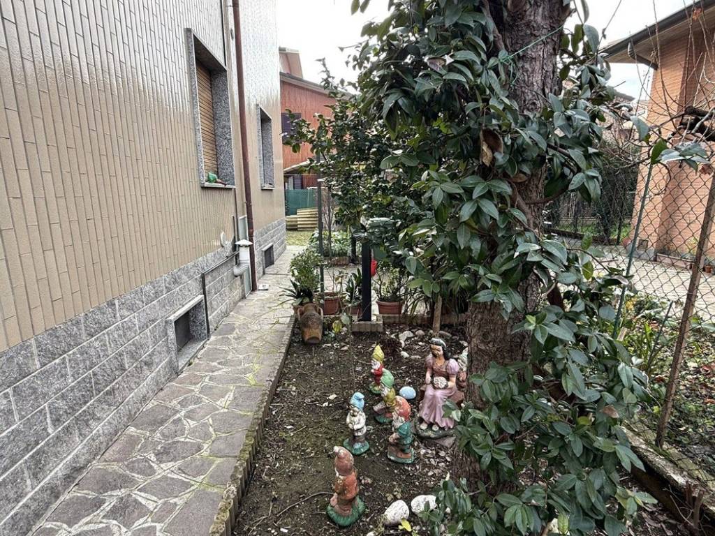 Villa a Pioltello in Via D'Annunzio, 60 - Foto 3