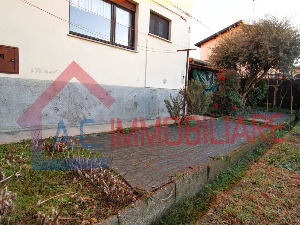 Appartamento a Vergiate in Via Felice Cavallotti, 6 - Foto 3