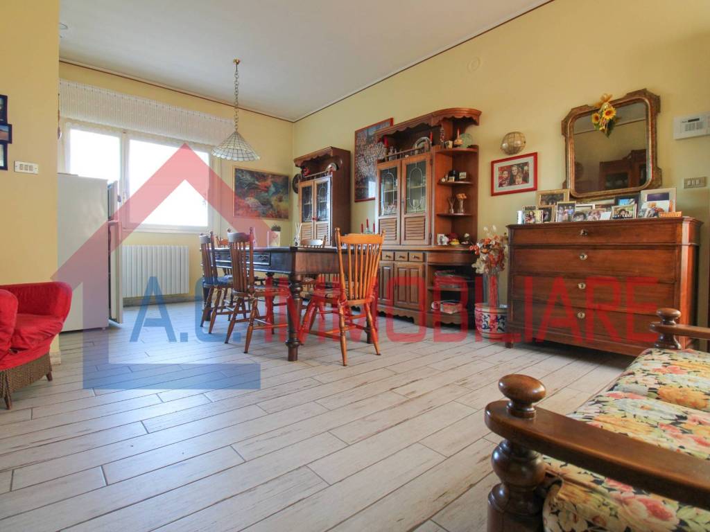 Appartamento a Vergiate in Via Felice Cavallotti, 6 - Foto 4