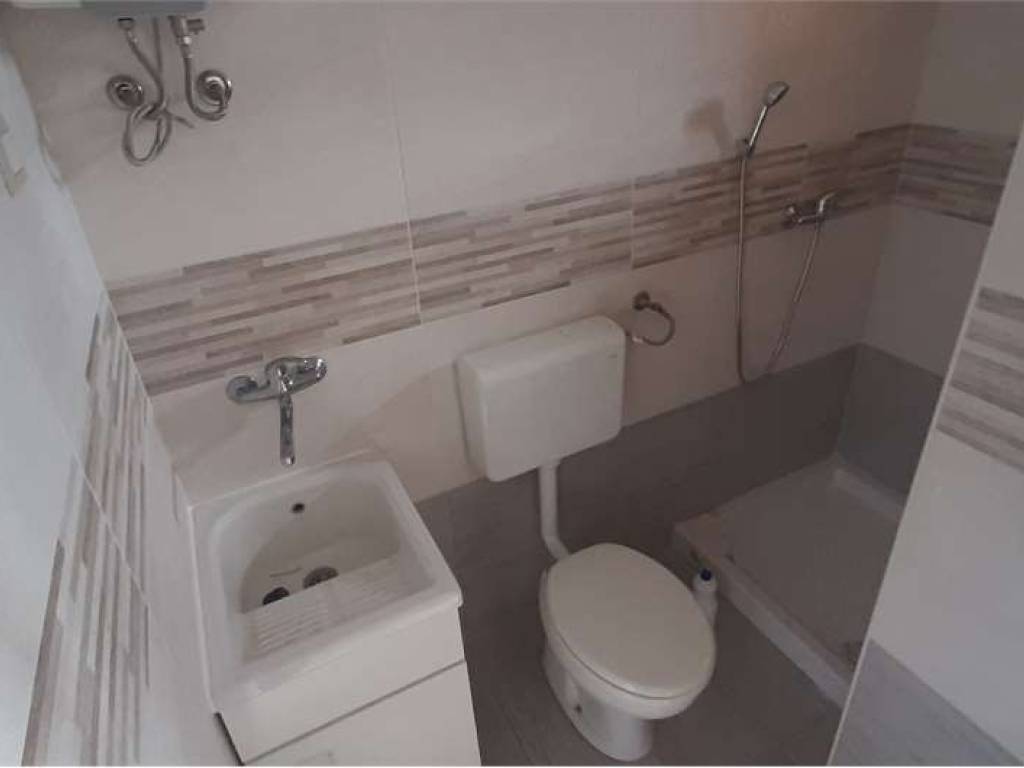 Box / garage a Catanzaro in Via nino gemelli - Foto 4