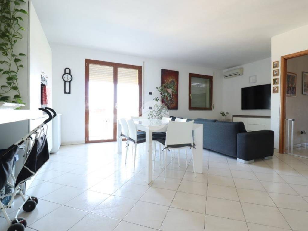 Appartamento a Mantova in Viale marche, 11 - Foto 2