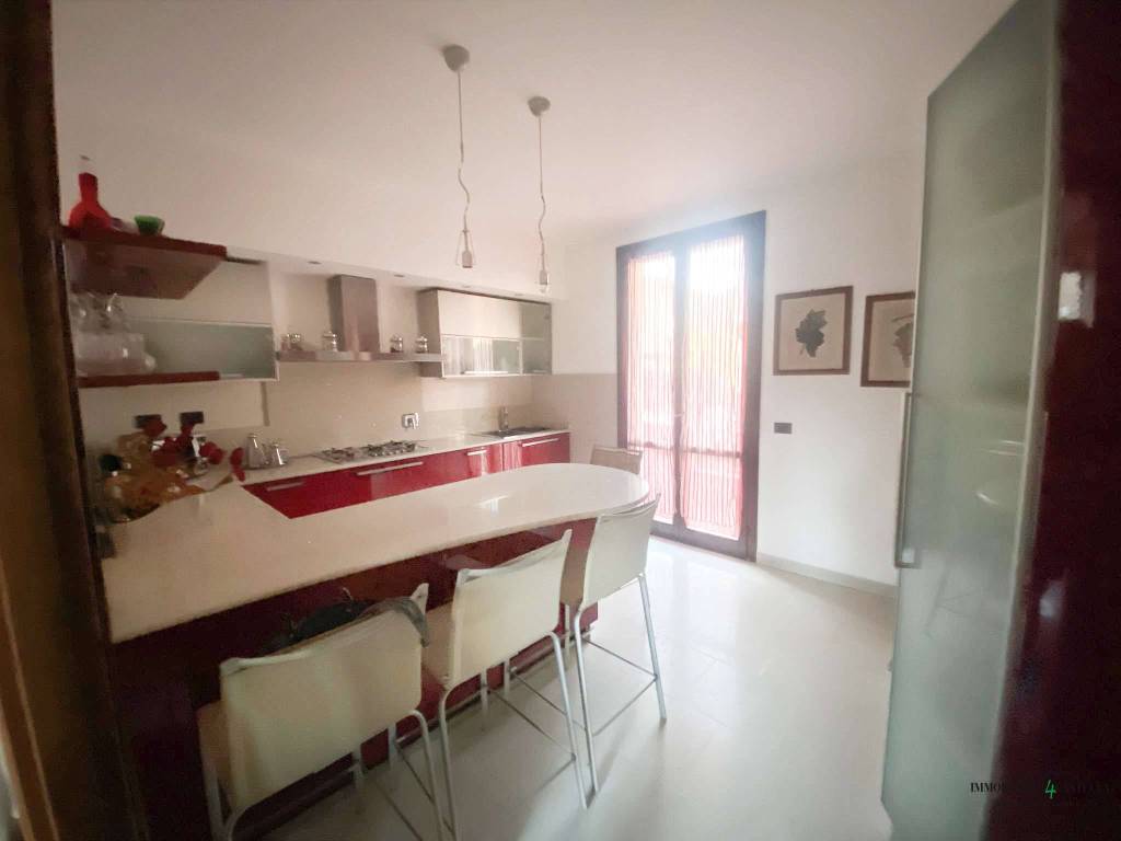 Villa a Quattro castella in piazza Matteotti 9/a - Foto 2