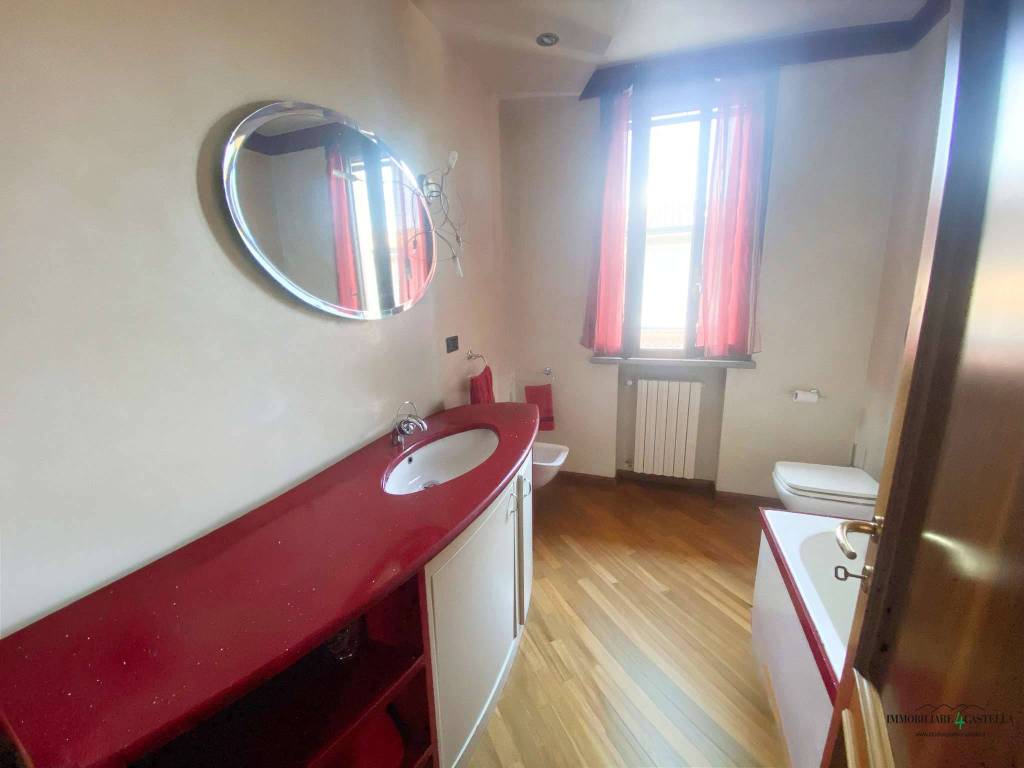 Villa a Quattro castella in piazza Matteotti 9/a - Foto 3