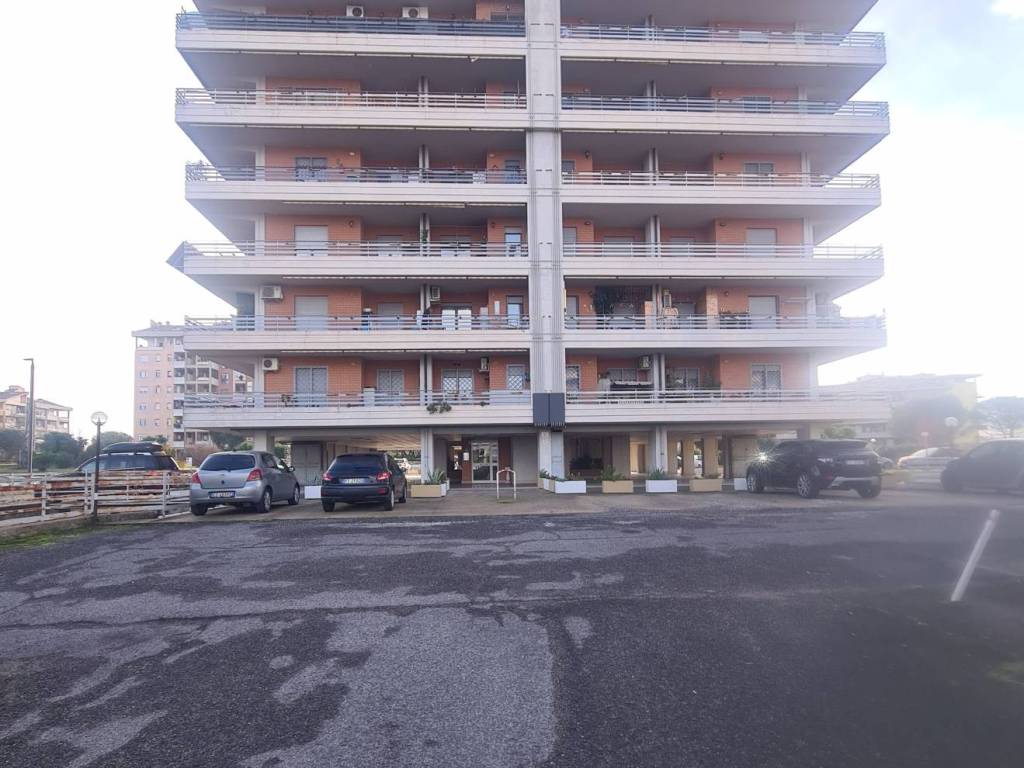 Appartamento a Pomezia in Piazza P.I.Nervi - Foto 2