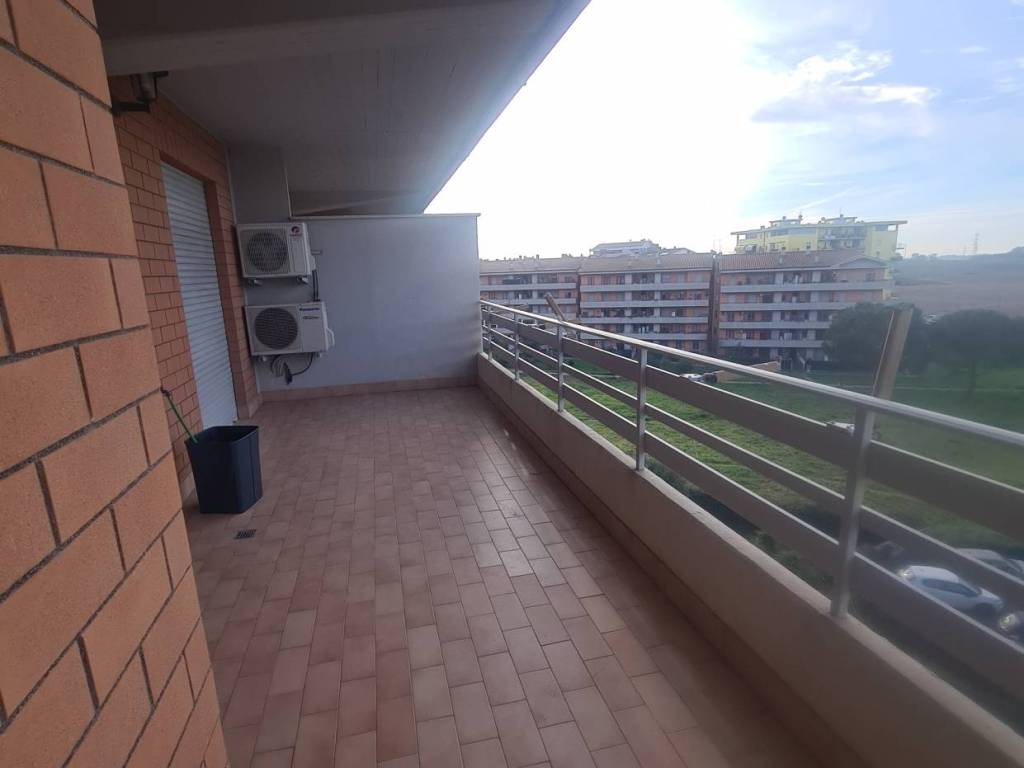 Appartamento a Pomezia in Piazza P.I.Nervi - Foto 3