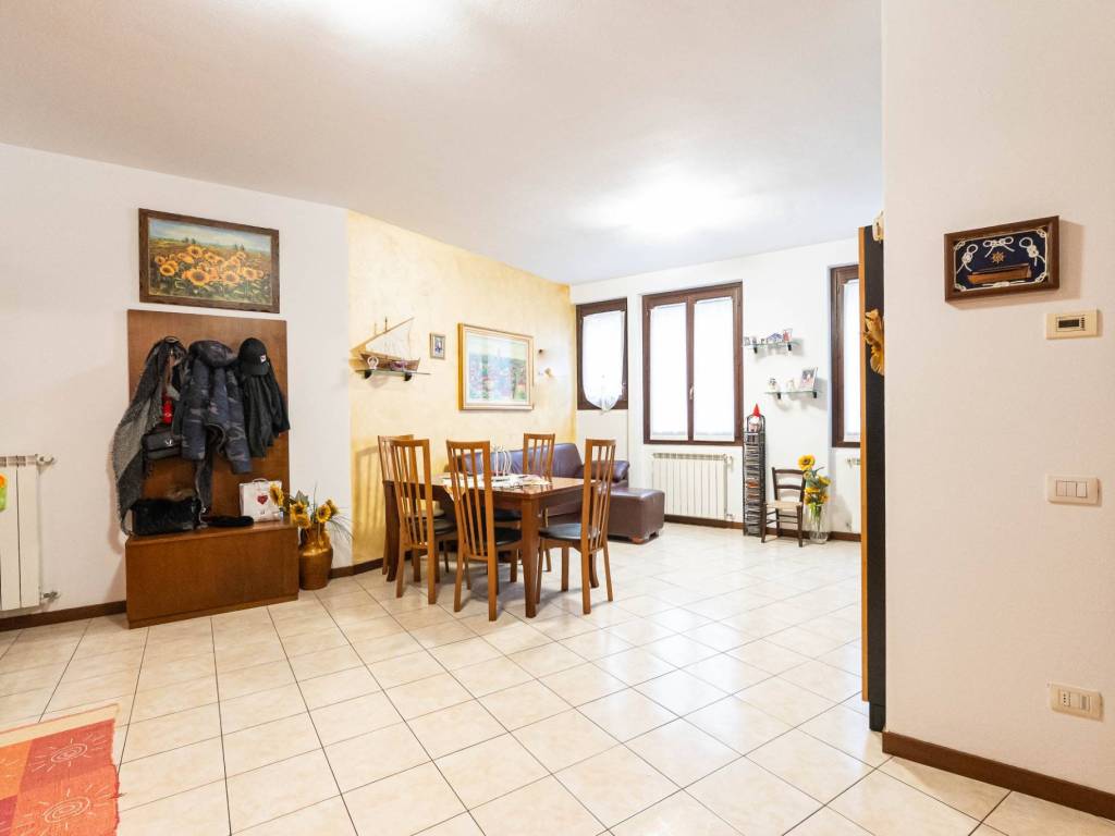 Appartamento a Cabiate in Via della Resistenza - Foto 5