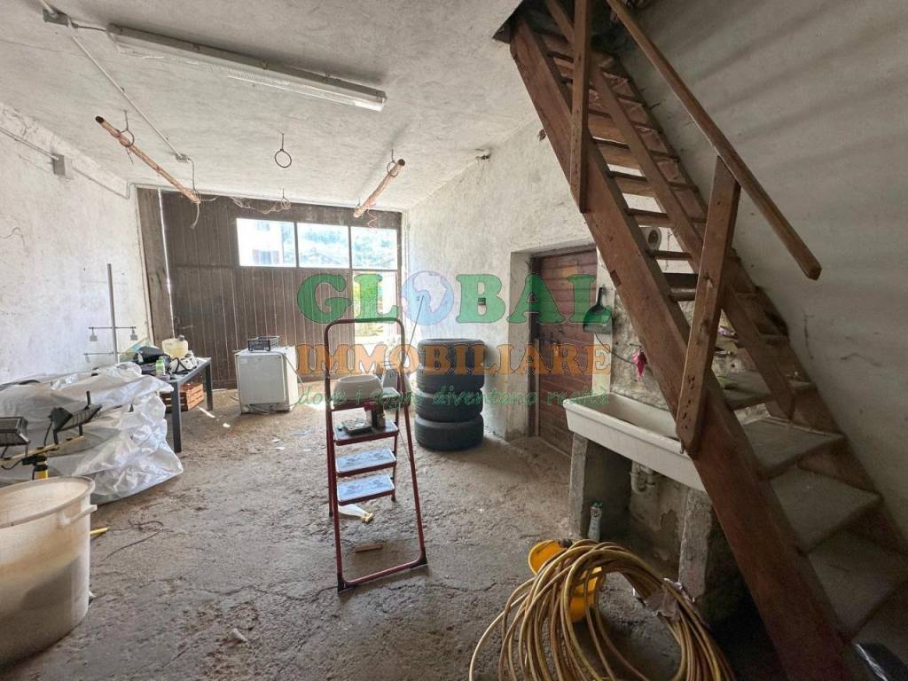 Palazzo / stabile a Castelnuovo in via Spin, 1 - Foto 2