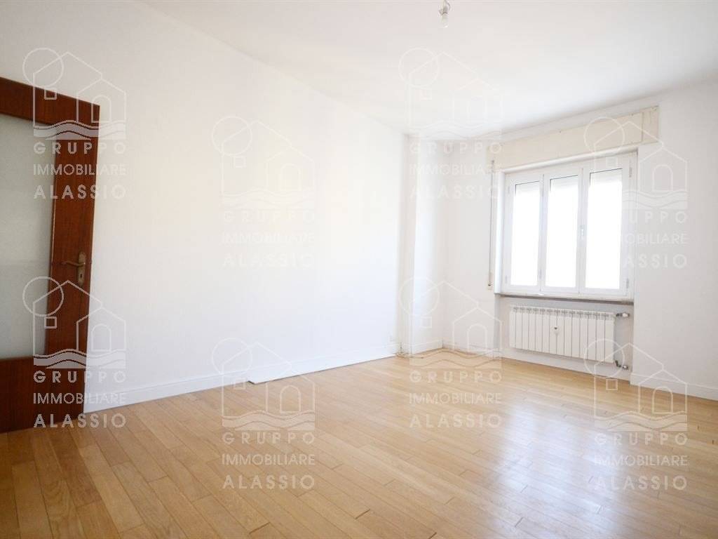 Appartamento a Albenga in Via Vittorio Veneto - Foto 2