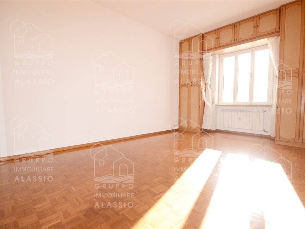 Appartamento a Albenga in Via Vittorio Veneto - Foto 5