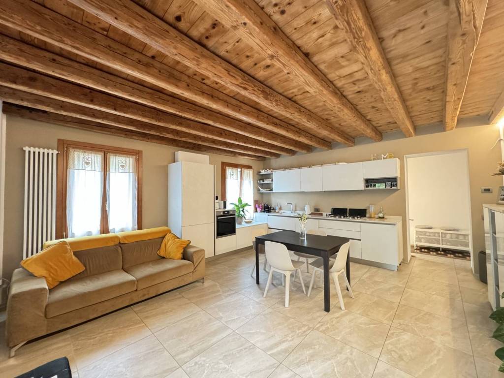 Villa a Montecchio maggiore in VIA TECCHIO, 70 - Foto 3