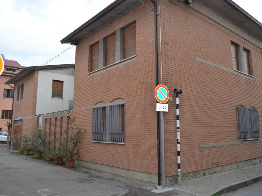 Casa indipendente a Lugo in Via Orazio Poveromini, 46 - Foto 3