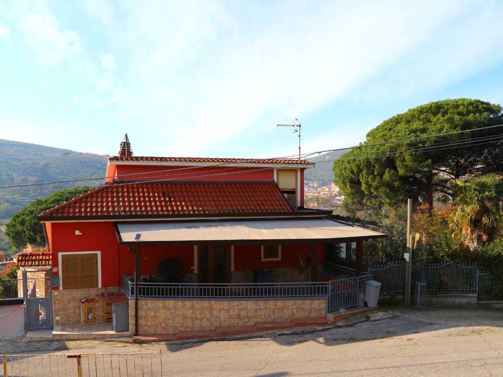 Villa a Cervino in Via Lucio Pompeo Felicissimo, 25 - Foto 2