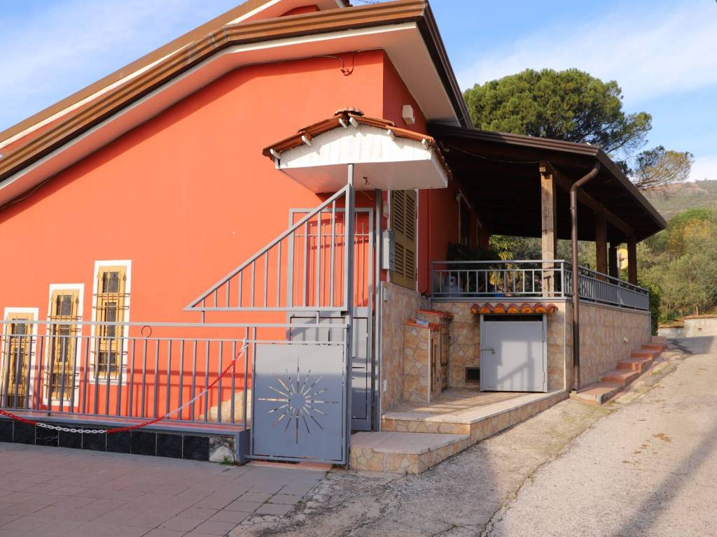 Villa a Cervino in Via Lucio Pompeo Felicissimo, 25 - Foto 3