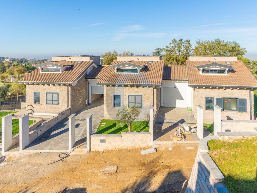 Villa a Monte porzio catone in Via Frascati Colonna, 32 - Foto 2