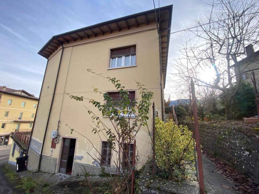 Villa a Castelnovo ne' monti in Via Roma - Foto 2